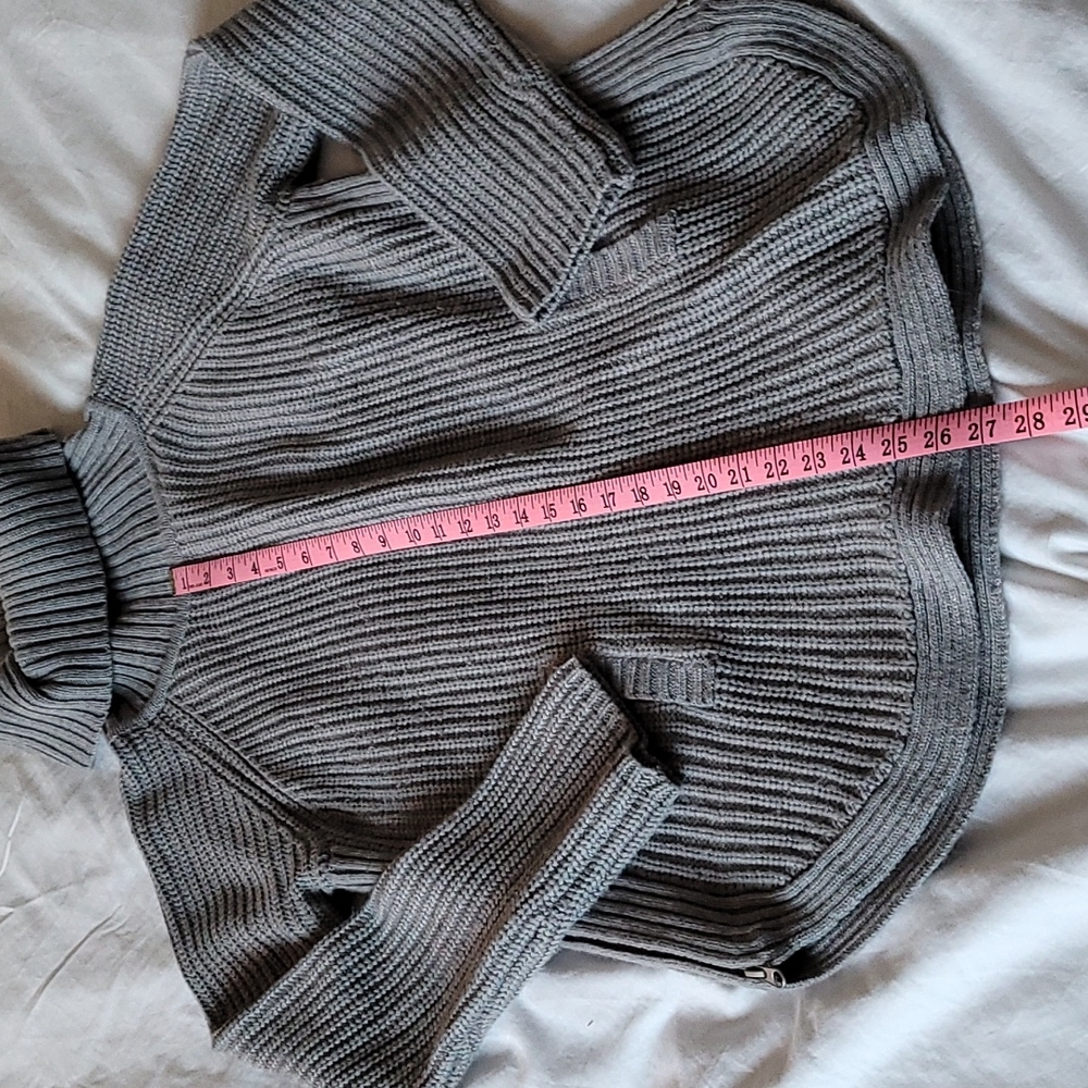 Ribbed Turtleneck Sweater - Picture 6 of 8